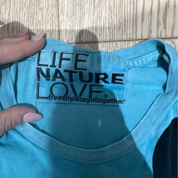 Free City T-Shirt - Picture 2 of 6